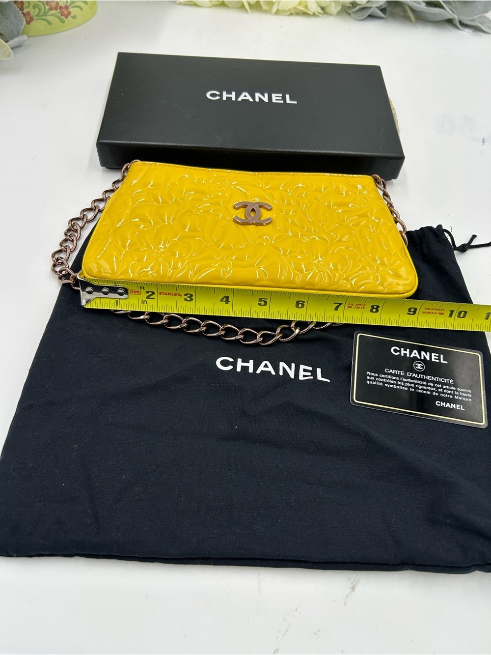 Women's Chanel patent leather floral embossed shoulder bag made in Italy - Picture 9 of 10